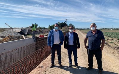 El alcalde de San Fulgencio visita las obras de reparación de daños de la DANA en el azarbe de Los Vidales