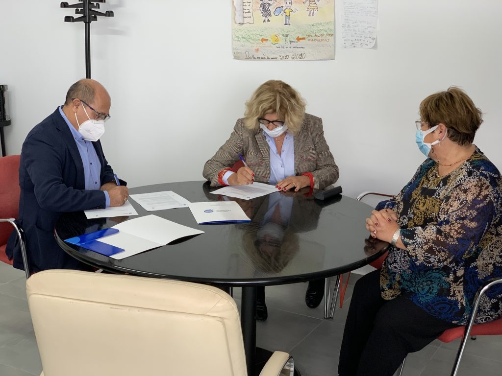 The San Fulgencio City Council signs a collaboration agreement with the Esperanza Pertusa Foundation for two years